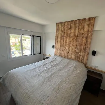 Apartment With Sea Views 50m From The