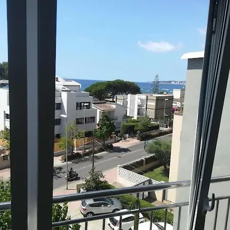 Apartment With Sea Views 50m From The